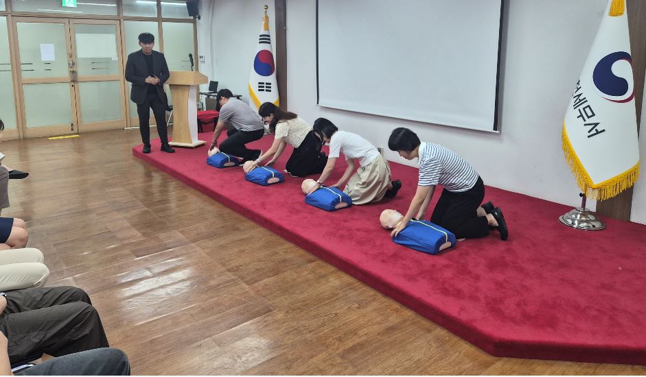 심폐소생술 교육 이미지 1