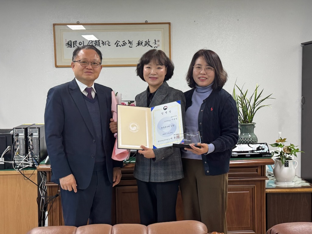 홍천세무서, 이금연 조사관 승진 임명장 수여 이미지 2