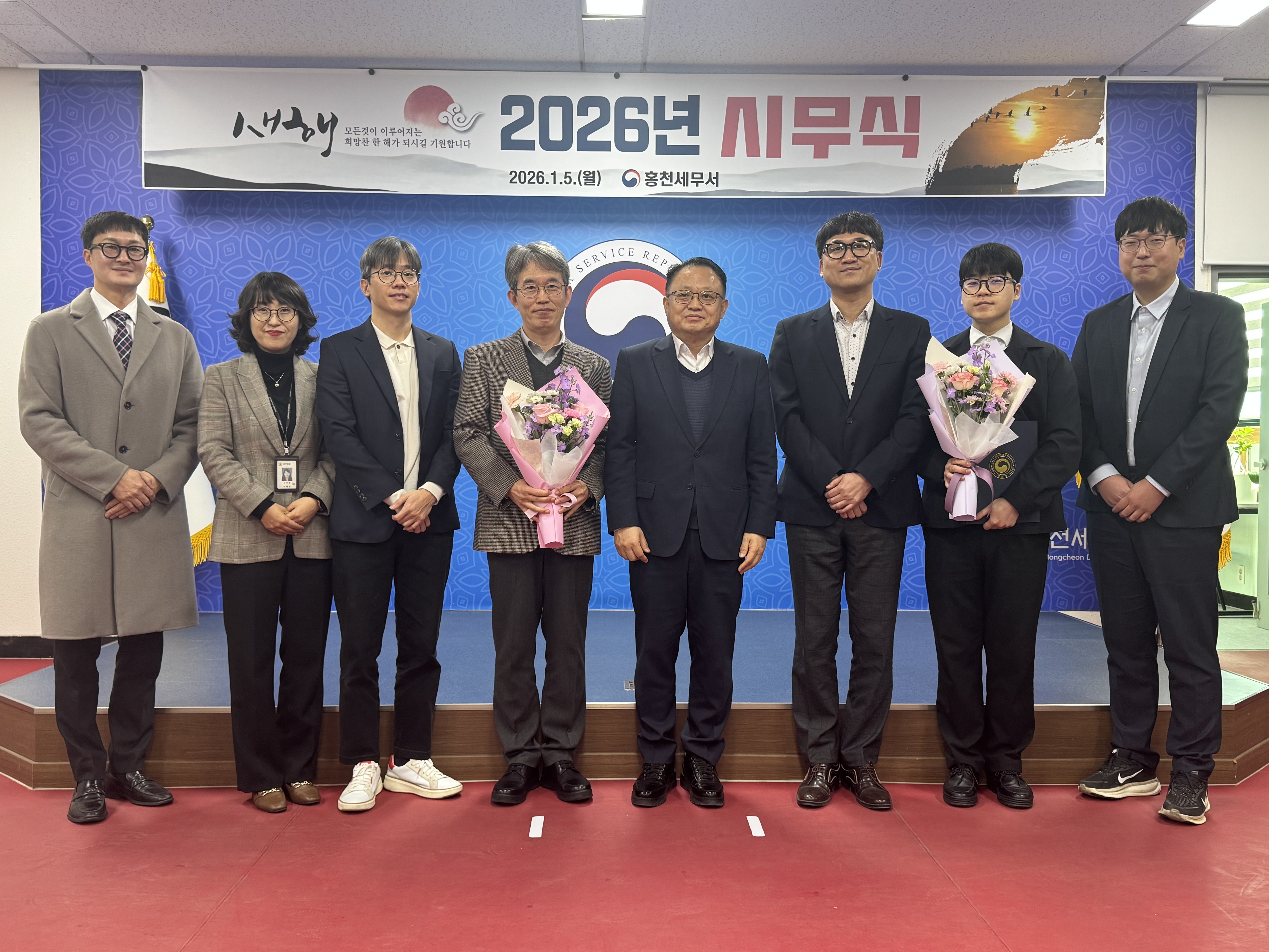 홍천세무서, 2025년 하반기 유공 공무원 표창 및 함일관 기념패 수여식 개최 이미지 2