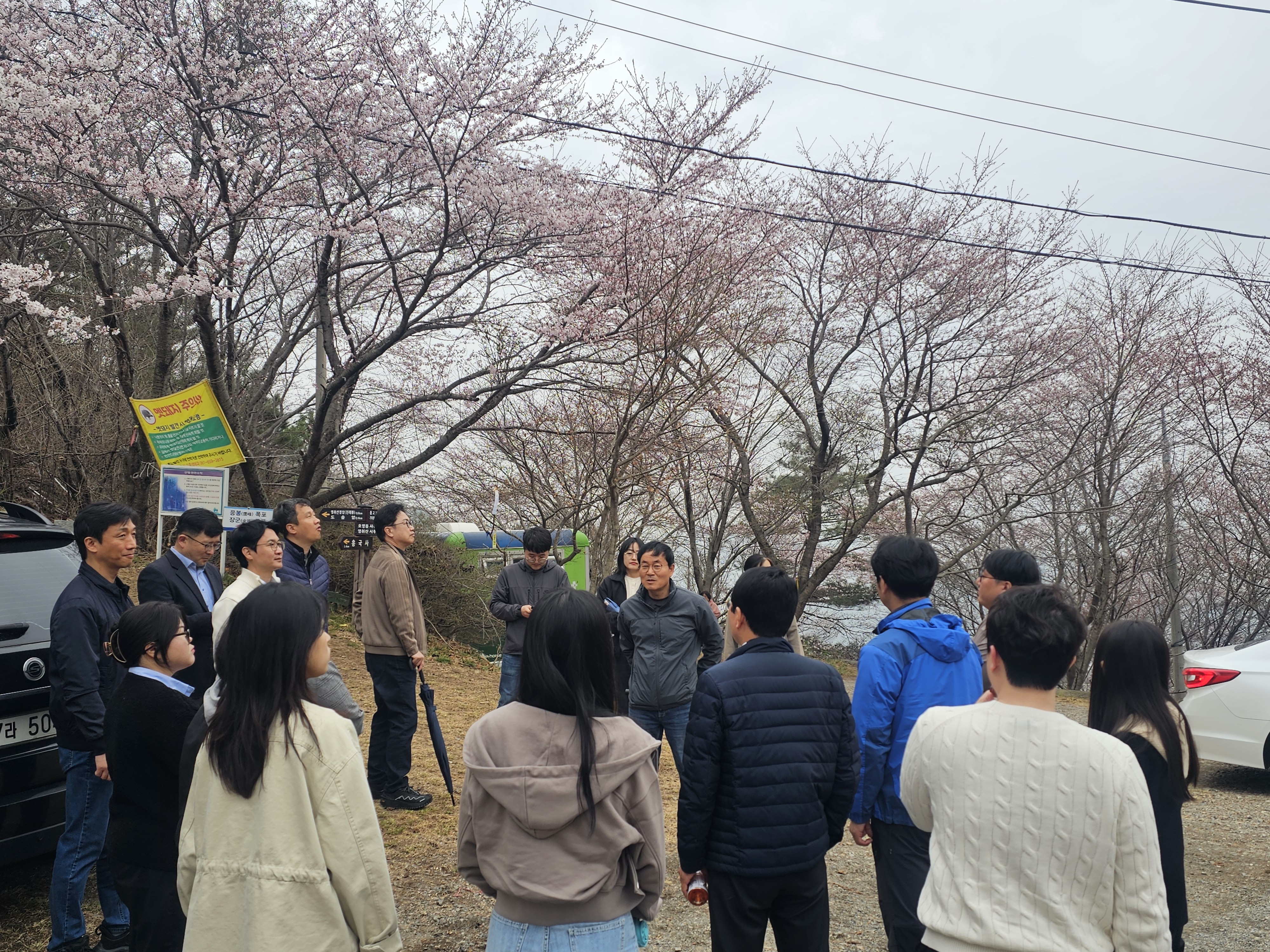 영취산 진달래축제 영세납세자지원단 홍보 이미지 2