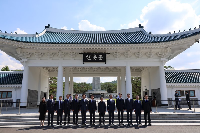 김재웅 서울지방국세청장, 호국보훈의 달을 맞아 현충원 참배