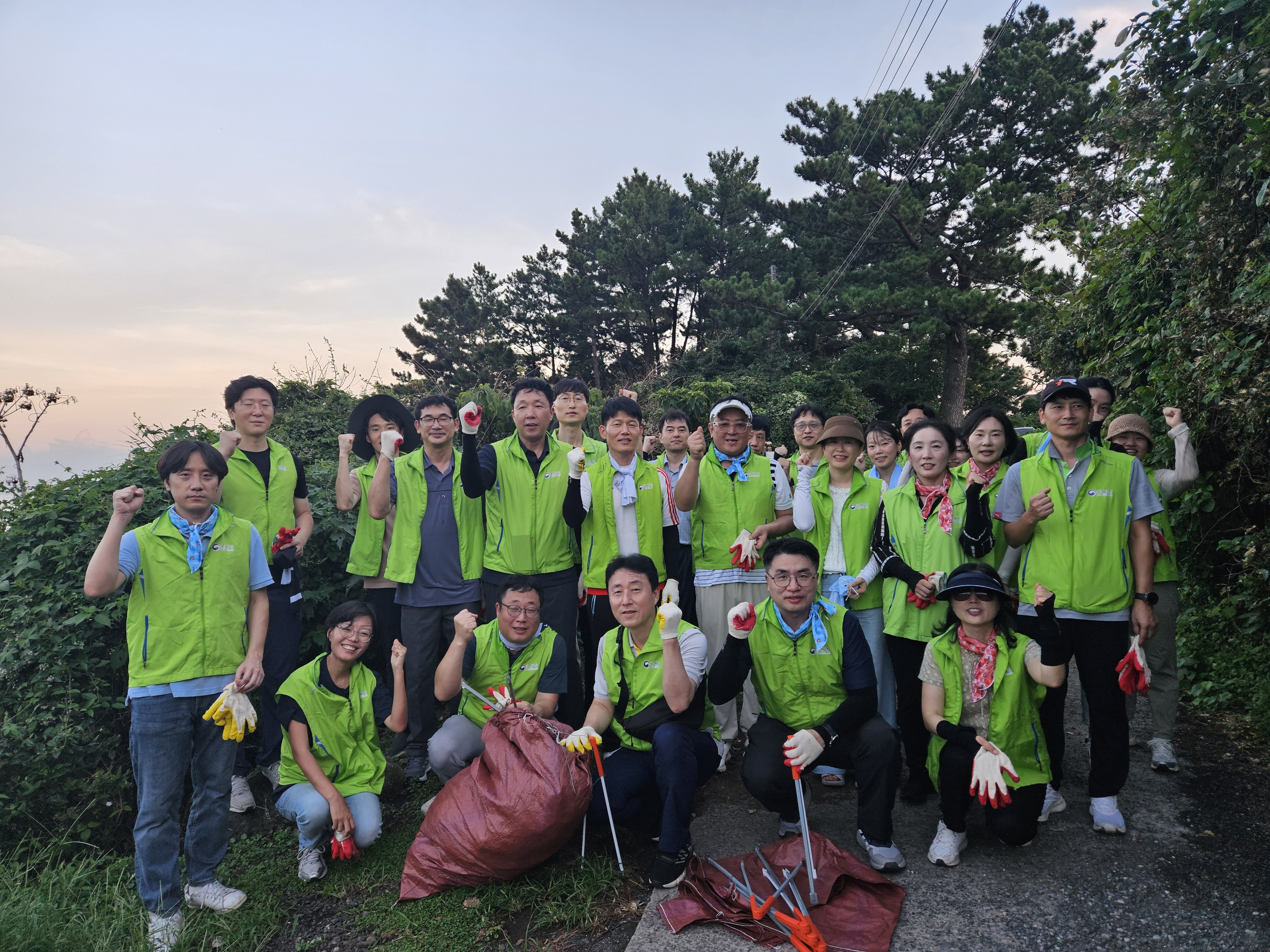 국세상담센터, 법환포구 해안가 환경정비 2 이미지