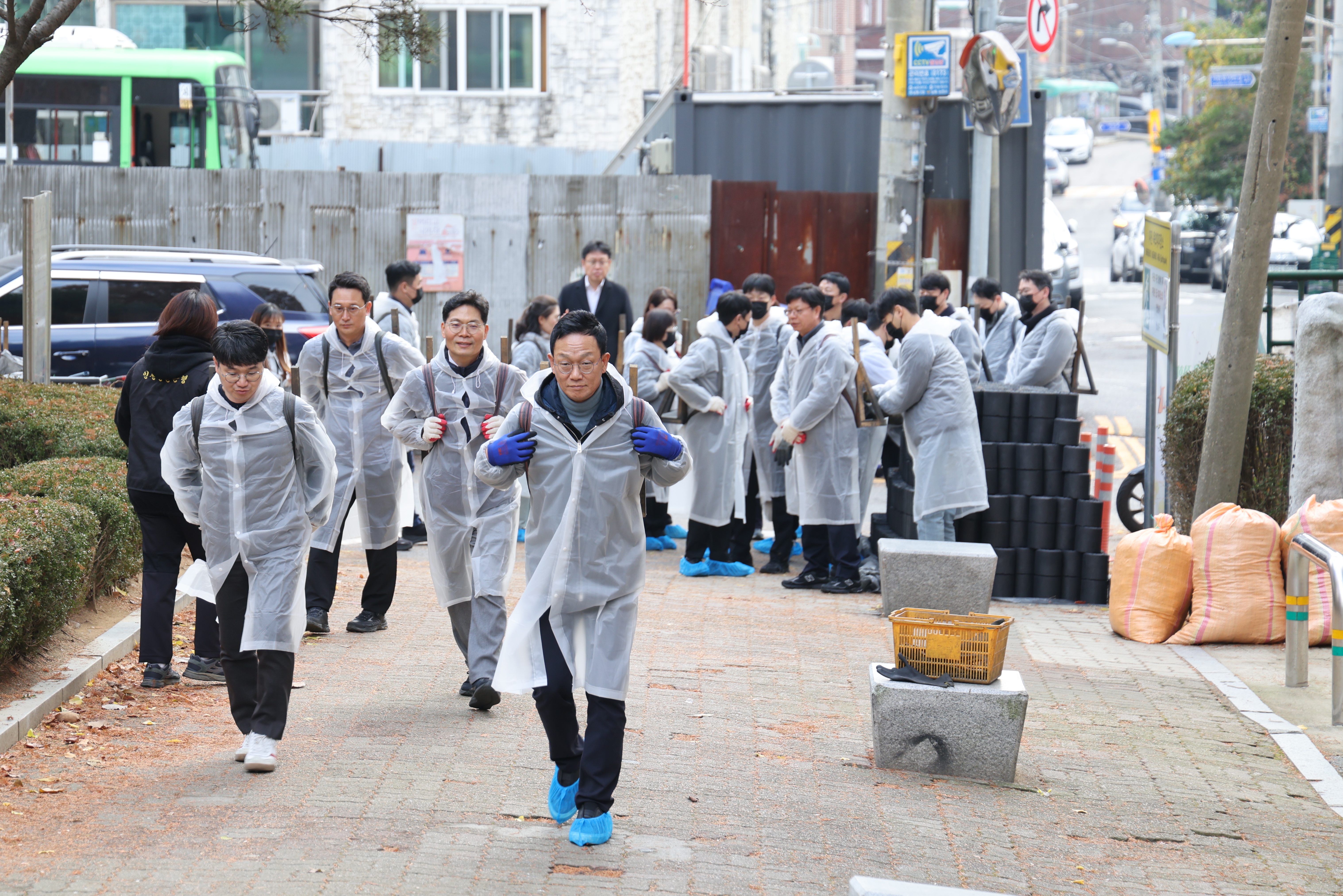 인천지방국세청, 사랑의 연탄나눔 봉사 실시 2 이미지