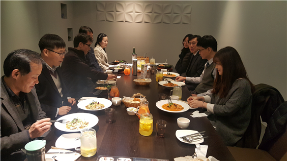 자유로운 식사 모습(2)