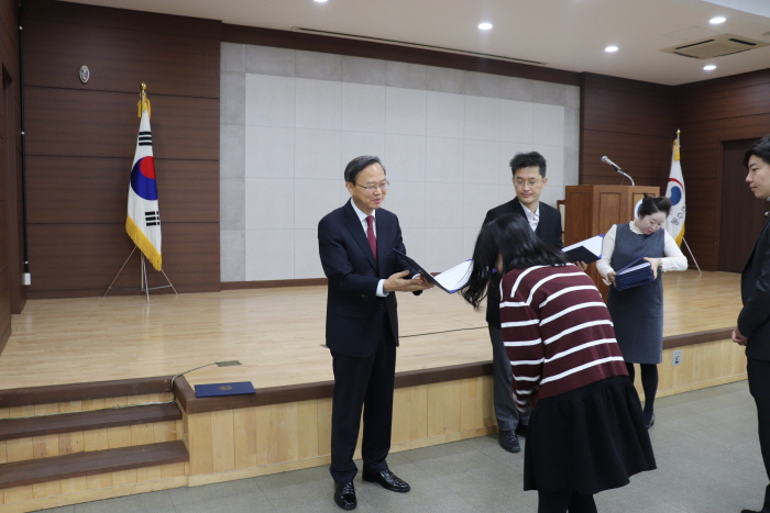 임명장 수여