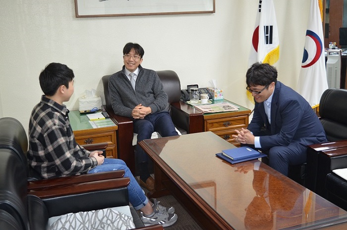 제대하는 공익근무요원과 티타임