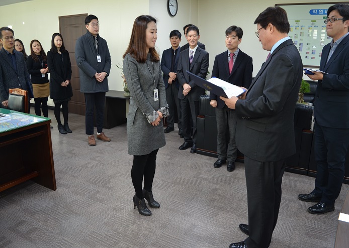 인사발령통지서 수여