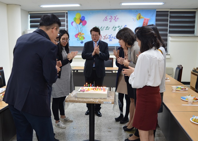 3월 생일 축하합니다.