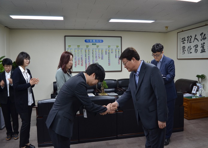 복직자 임명장 수여