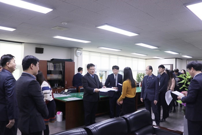 인사발령통지서 수여