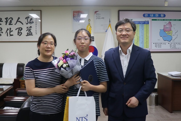 초등부 포스터부문 수원세무서장상 수상 차주연 학생