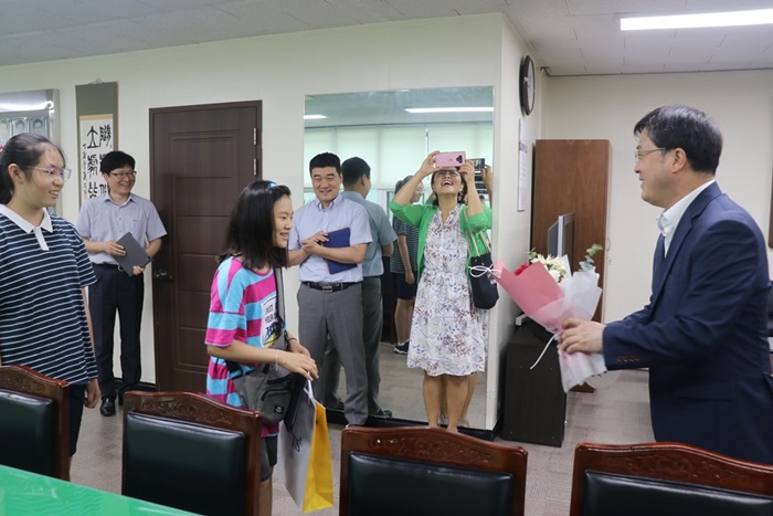 상품 및 부상 수여